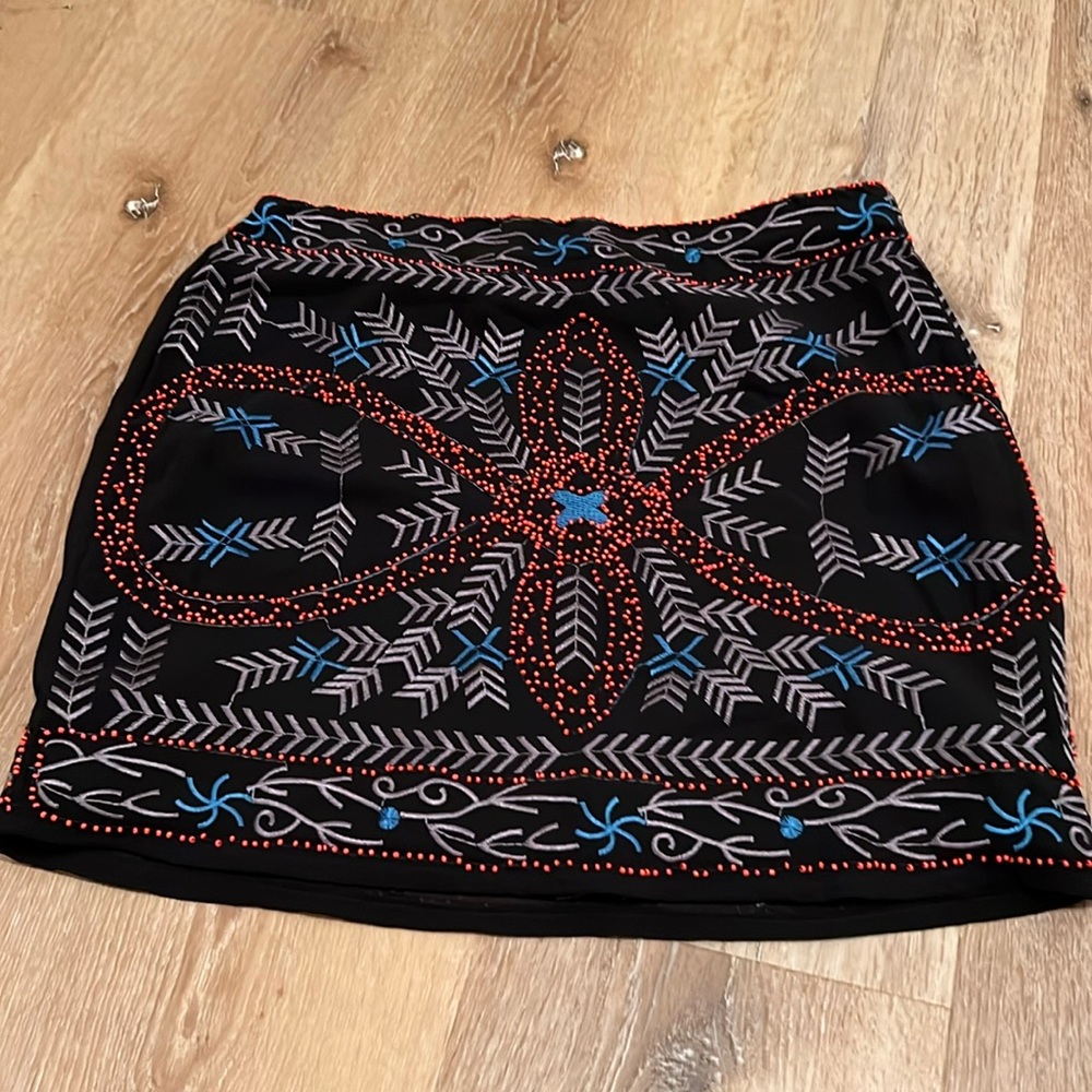 Short skirt Lulus small size embroidery side zipper